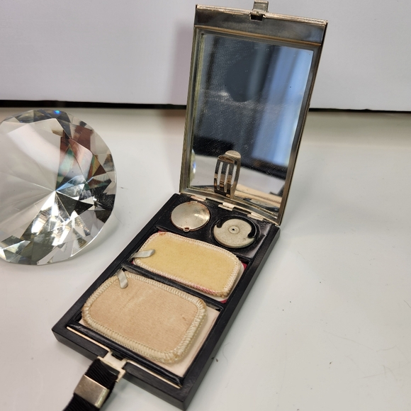 art deco 1930s powder blush compact makeup purse terri wrist strap coin parfume - Picture 3 of 11